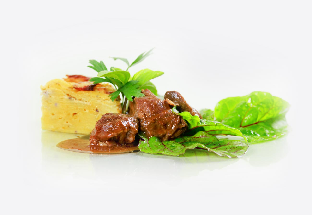 Speisekarte Restaurant philippsthal - zartes dunkles fleisch an ju, mit blattsalat und einem kartoffelgratin